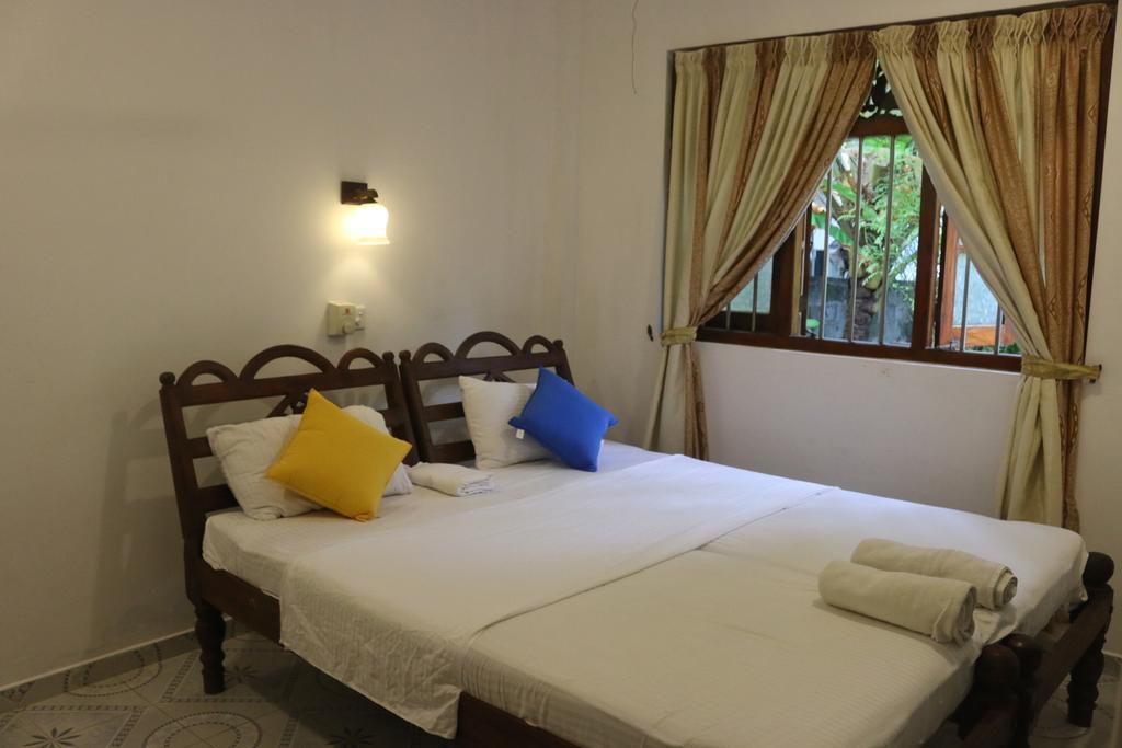 Sweden Inn Guesthouse Hikkaduwa Oda fotoğraf